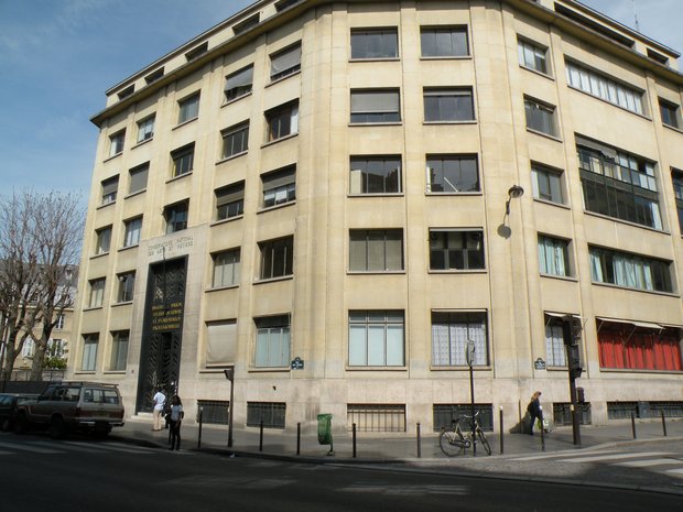  Institut National d'études du travail et d'orientation professionnelle
